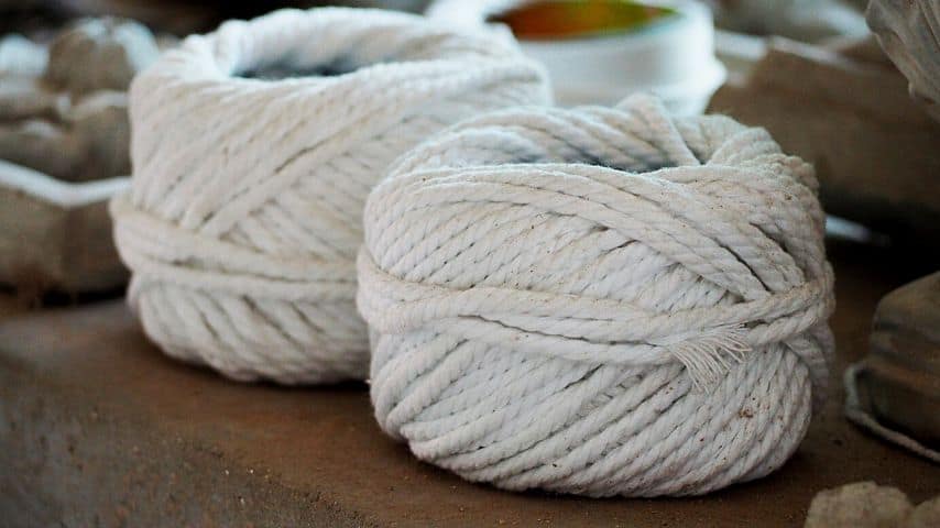 The soft and twisted nature of the cotton rope makes it the best type of rope for crafting, binding, and knotting 