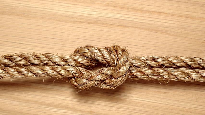 The square knot is commonly used for packaging packets and bundles, as well as in tying bandages and crapes